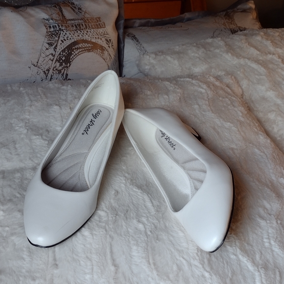 Shoes - Picture 6 of 10